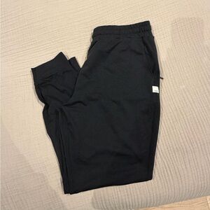 Vuori woman’s black Joggers